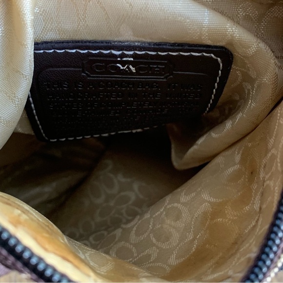 Classic Coach Crossbody Signature Handbag - Picture 7 of 10